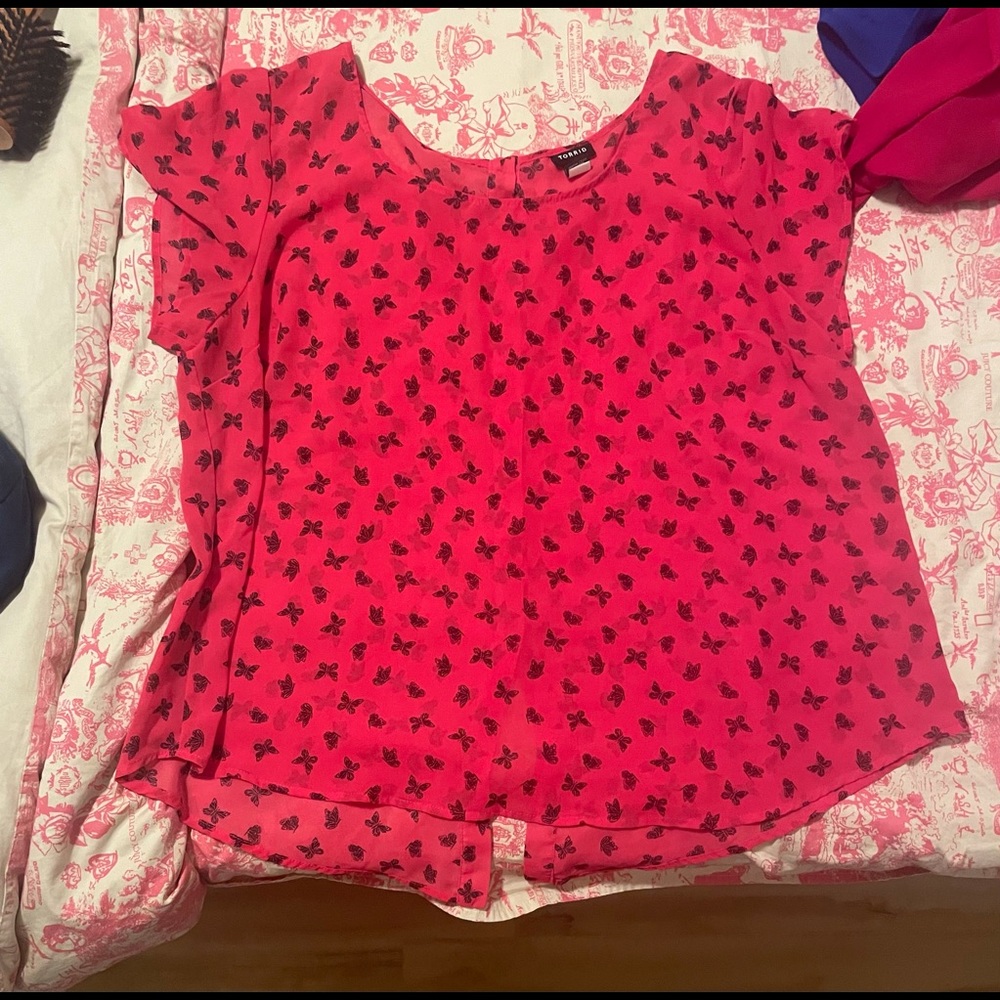 Torrid size 2 button back butterfly top- chiffon